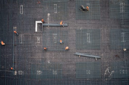 Športni spektakel, zgrajen na uničenih delavskih življenjih – Delavski pogled na prihajajoče svetovno nogometno prvenstvo v Katarju